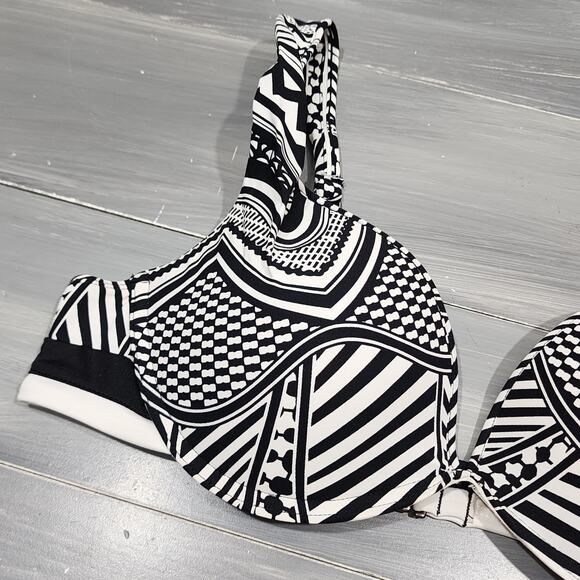 Kenneth Cole New York Bikini Swim Top 38 B/C Black and White Print - Picture 3 of 6